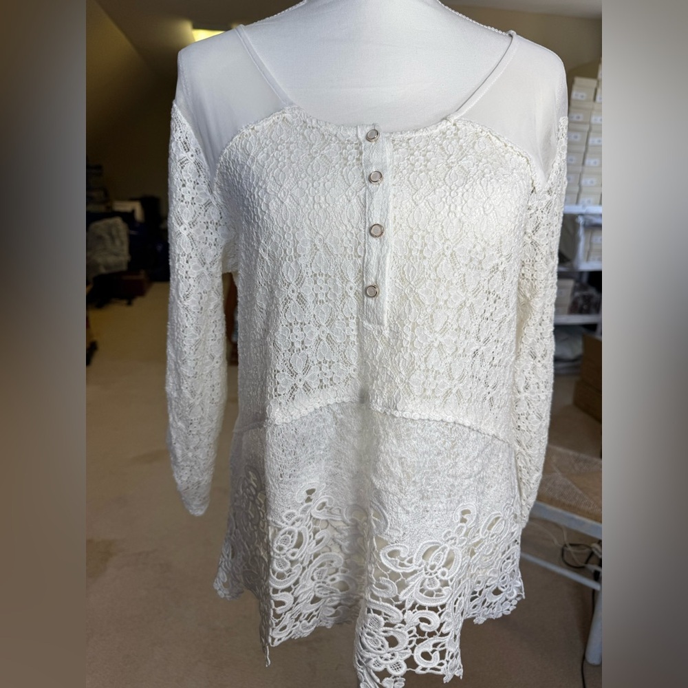 BKE Buckle Henley Top Women Size L Mesh Yoke Roll Tab Cream Beige Sheer‎